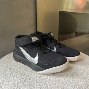 Kid's Nike Team Hustle D10 FlyEase PS